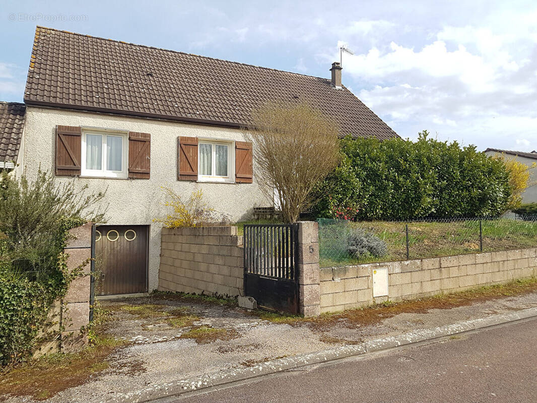 Maison à TOUCY