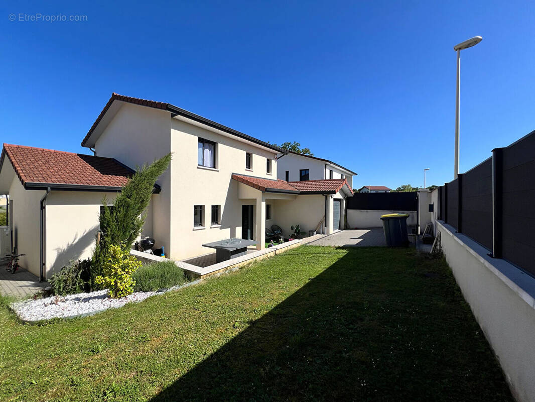 Maison à CHARVIEU-CHAVAGNEUX