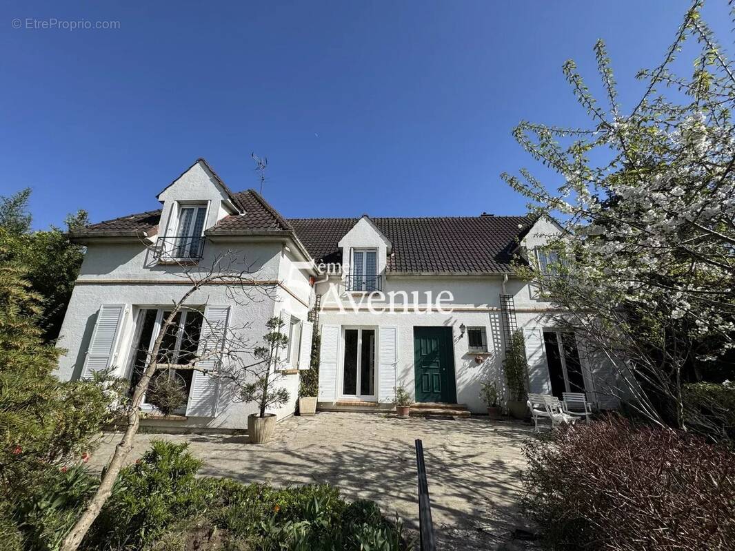 Maison à SAINT-MAUR-DES-FOSSES