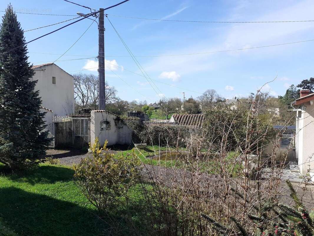   - Maison à THOUARS