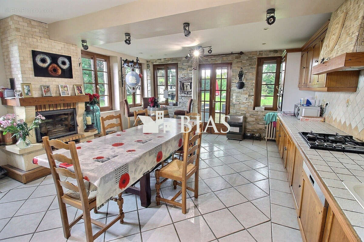 Maison à SAINT-OUEN-DE-THOUBERVILLE