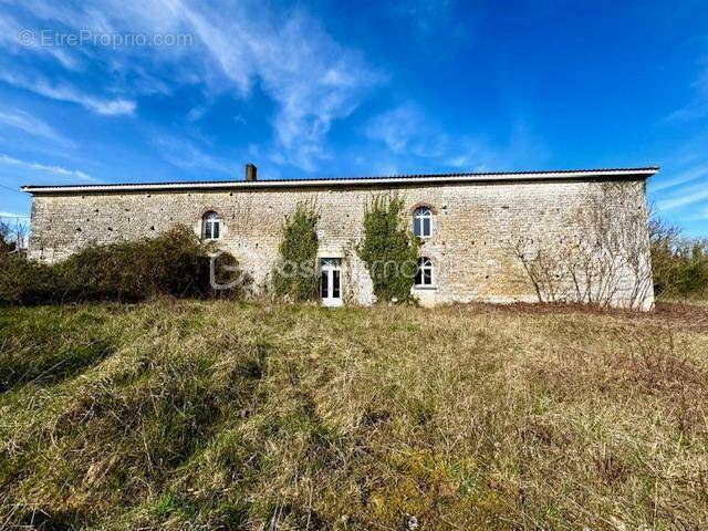 Maison à VERTEUIL-SUR-CHARENTE
