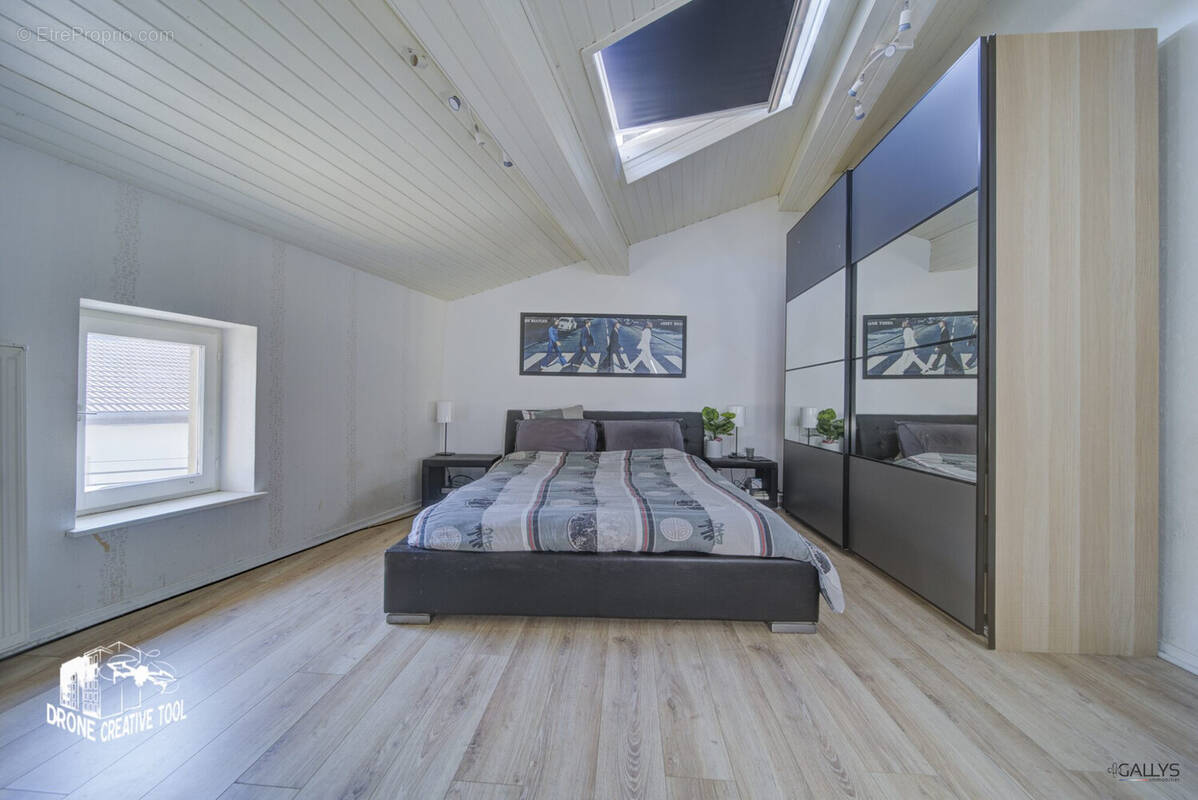 Appartement à CHATEL-SAINT-GERMAIN