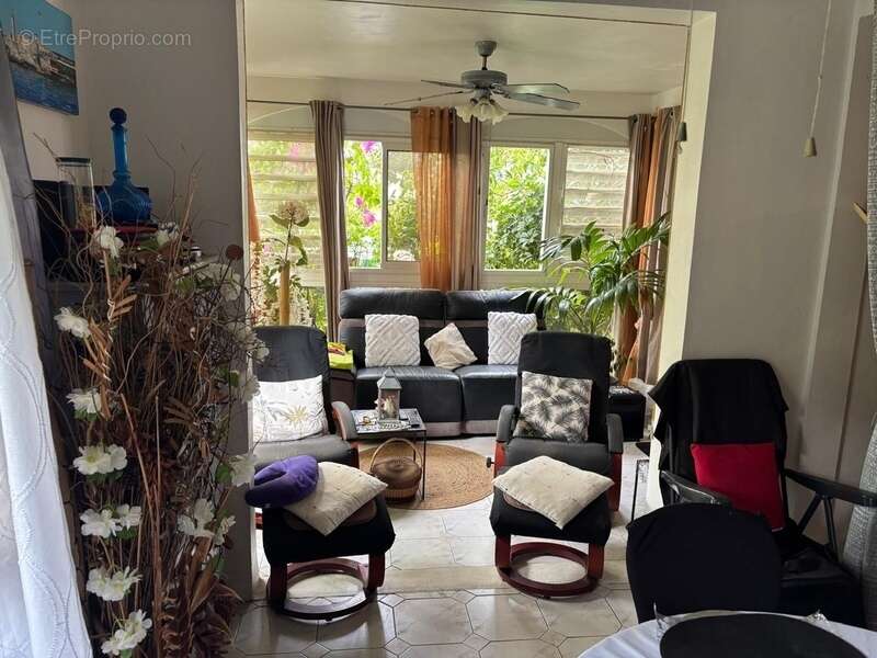 Appartement à SAINTE-LUCE