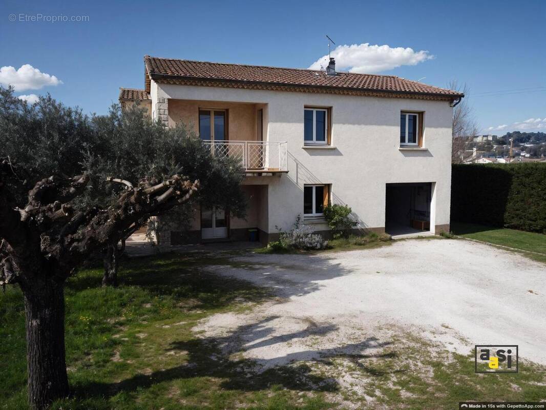   - Maison à AUBENAS