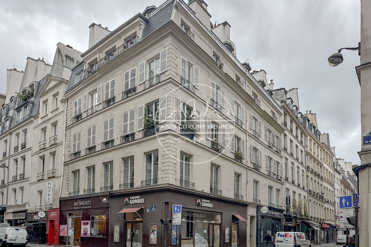 Appartement à PARIS-1E