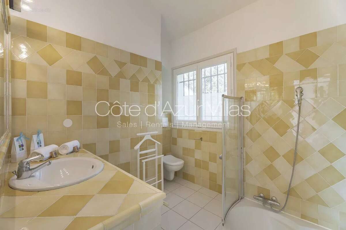 Maison à ROQUEFORT-LES-PINS