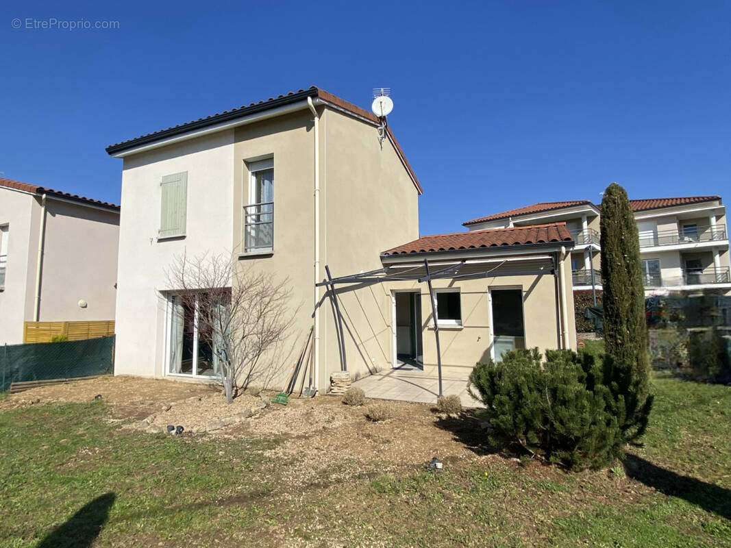 Maison à DAVEZIEUX