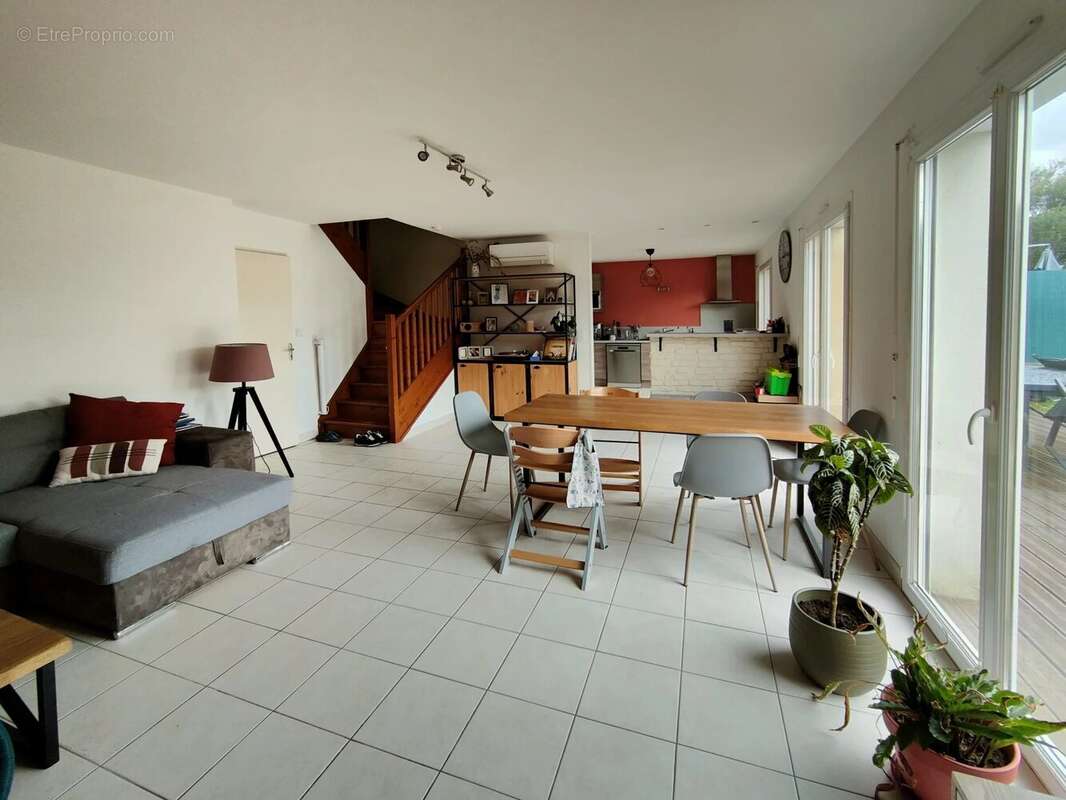 Maison à LEOGNAN