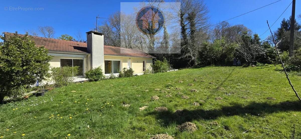 Maison à BUROS