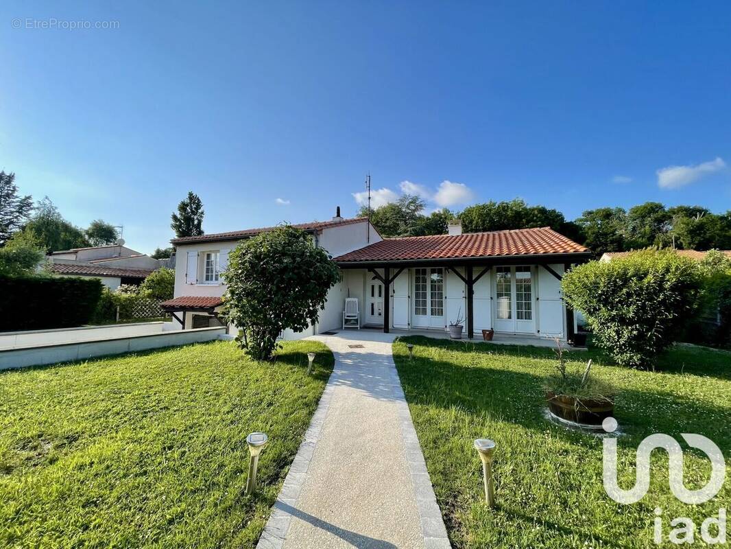 Photo 1 - Maison à SAINTES