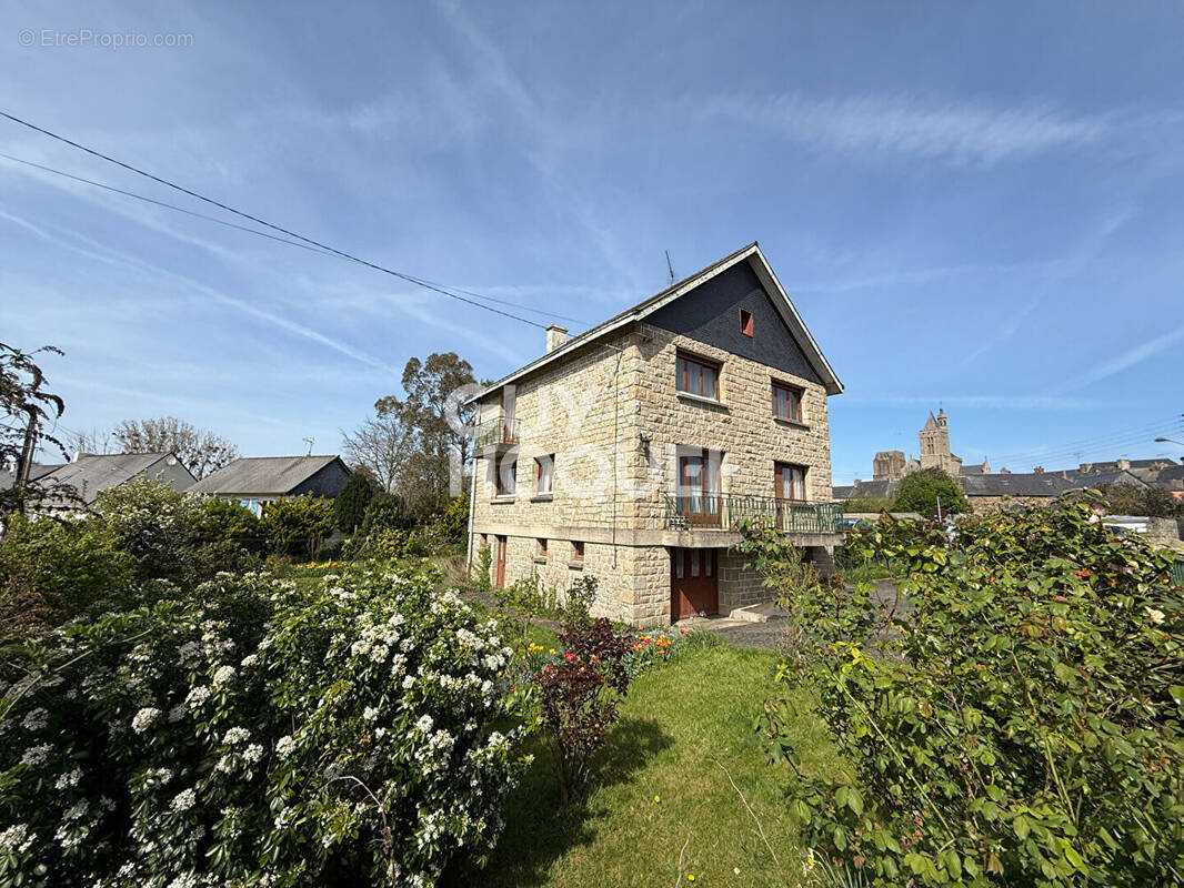 Maison à DOL-DE-BRETAGNE