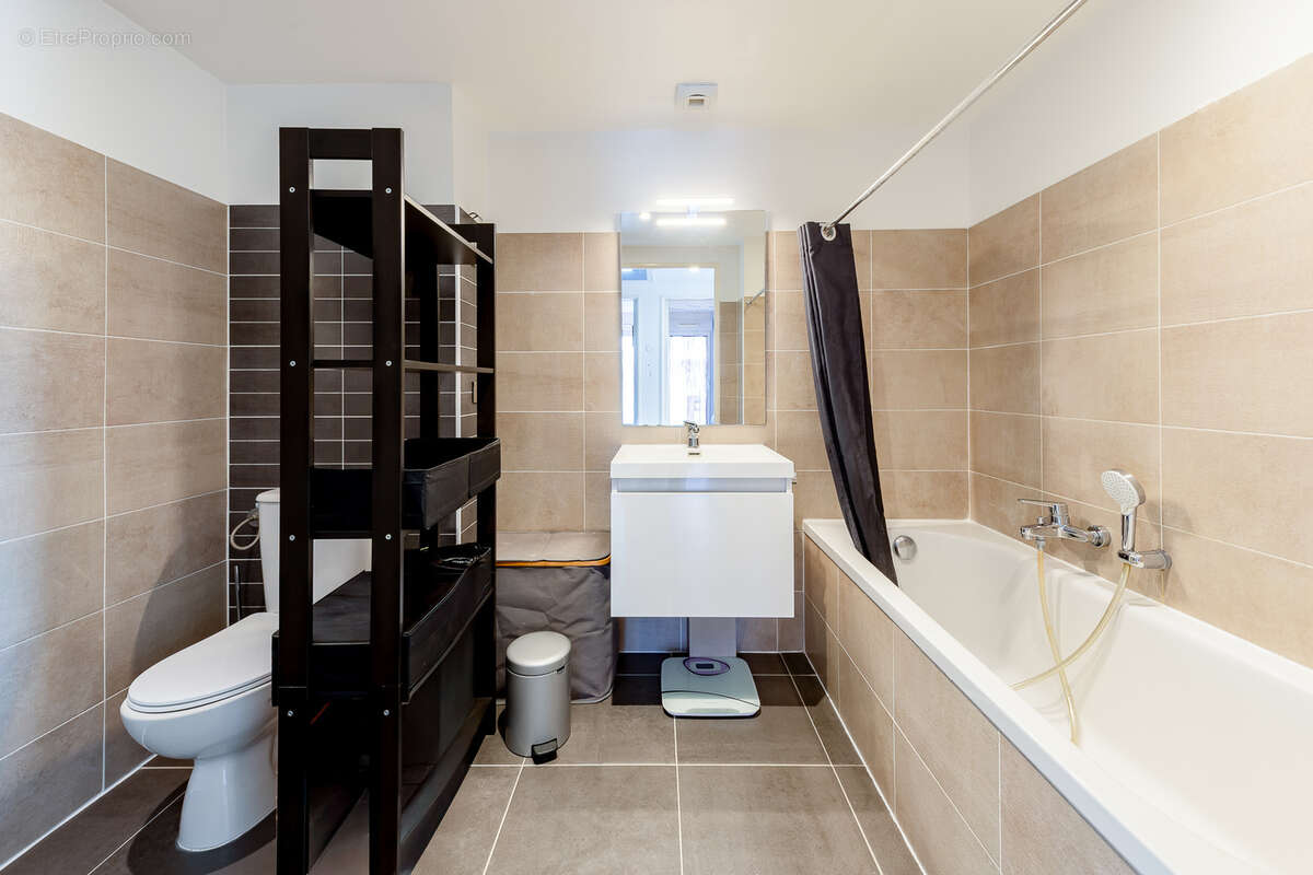 Appartement à SAINT-LAURENT-DU-VAR