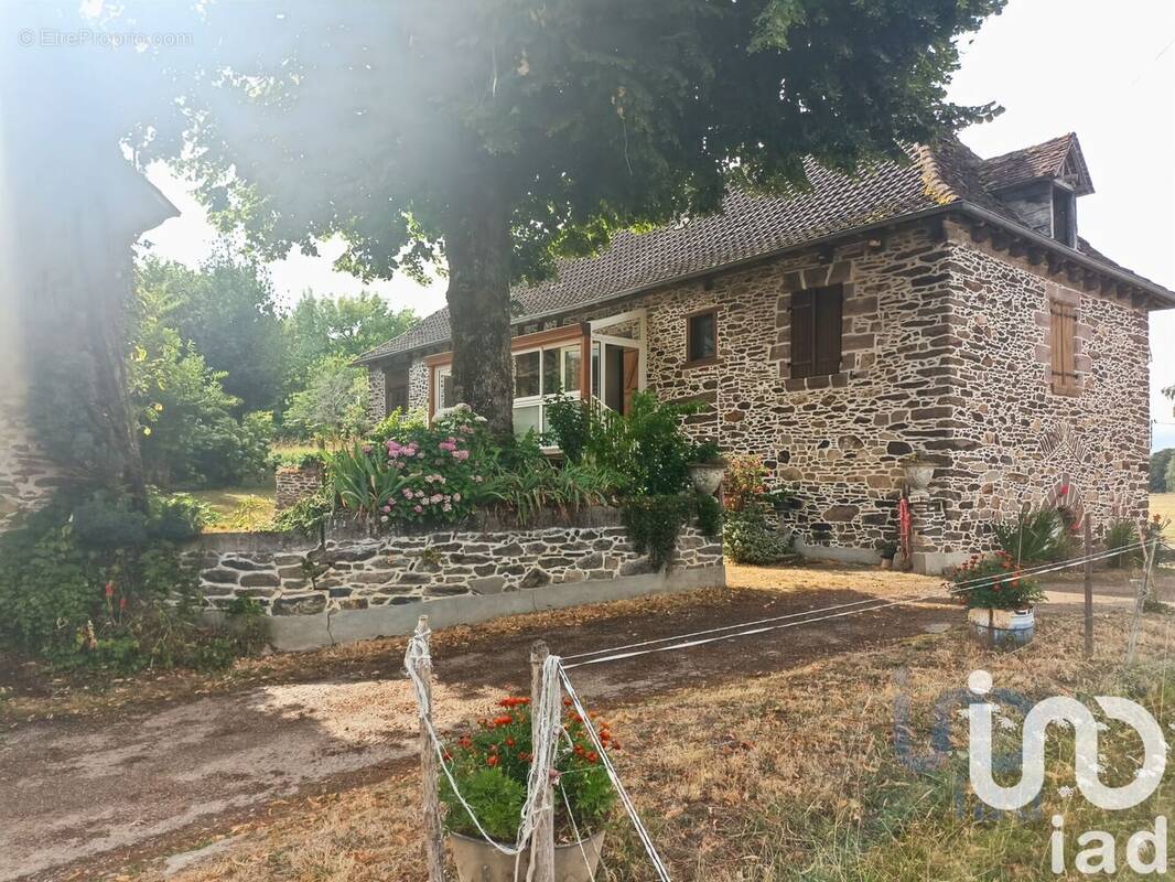 Photo 1 - Maison à SAINT-PARDOUX-CORBIER