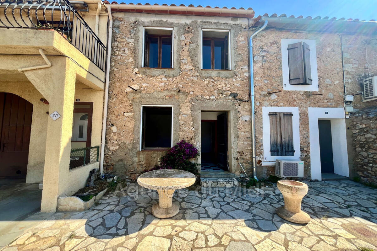 Maison à CAVES