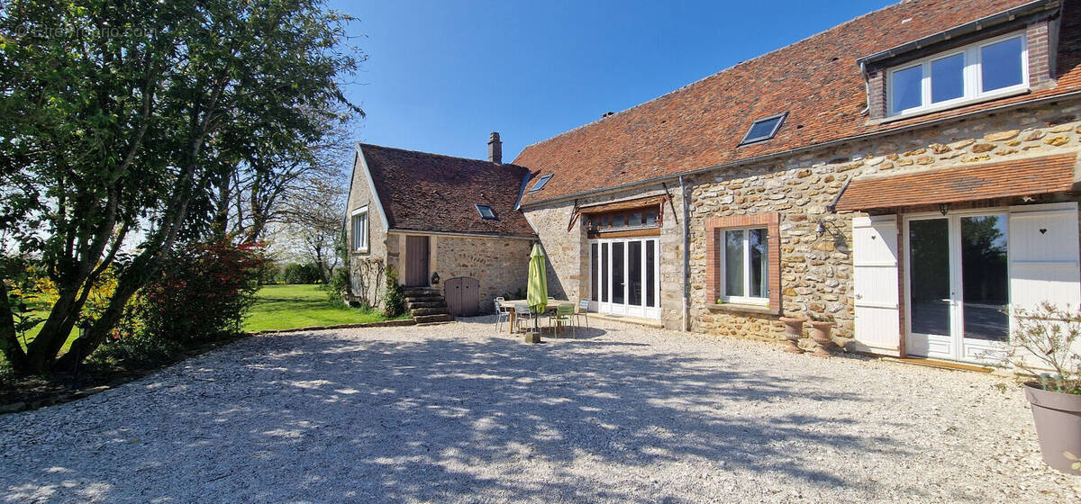 Maison à FONTENAY-TRESIGNY