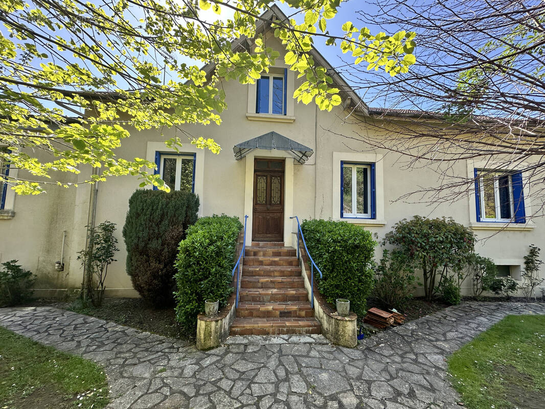 Maison à DECAZEVILLE