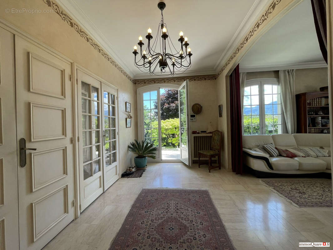 Maison à MEYLAN
