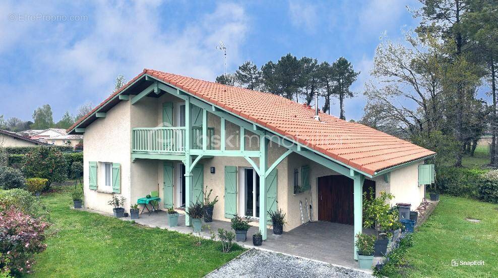 Maison à SAUGNAC-ET-CAMBRAN