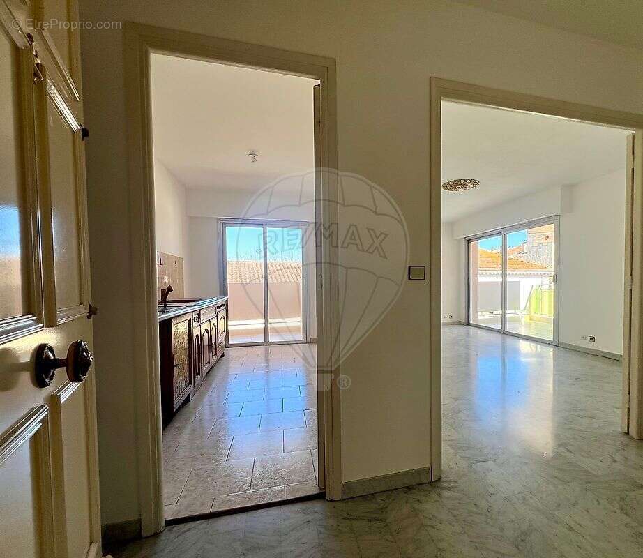 Appartement à VALLAURIS