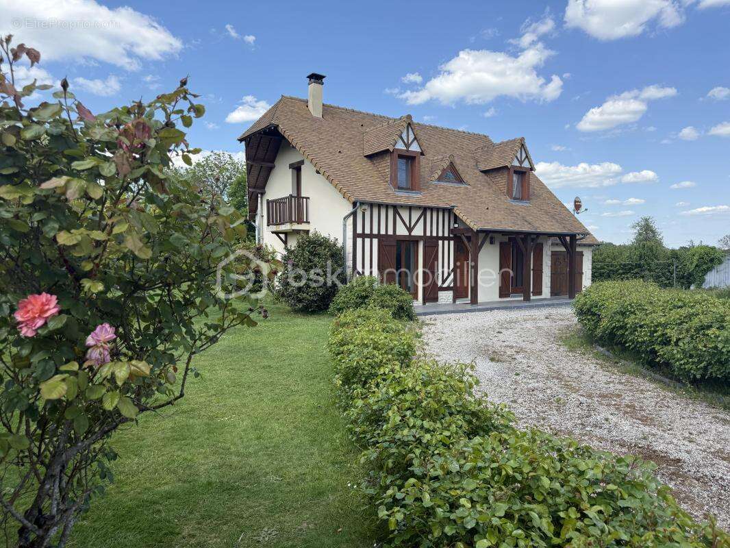 Maison à PONT-L&#039;EVEQUE