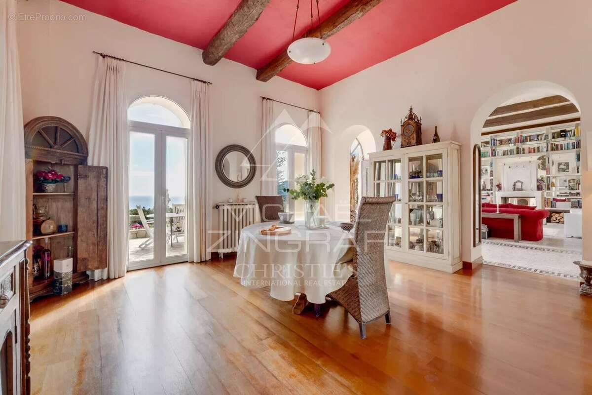 Maison à EZE