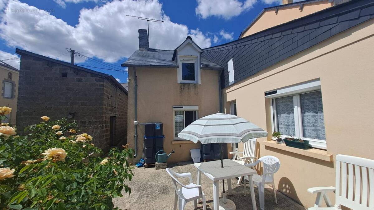 Maison à VILLAINES-LA-JUHEL