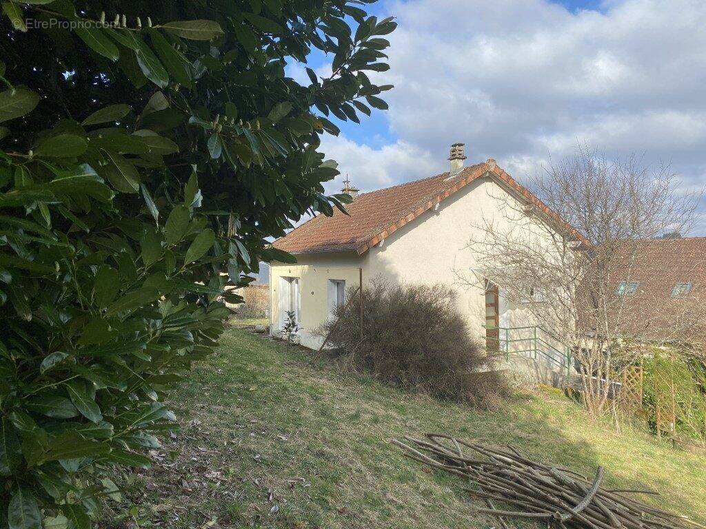 Maison à PEYRAT-LE-CHATEAU