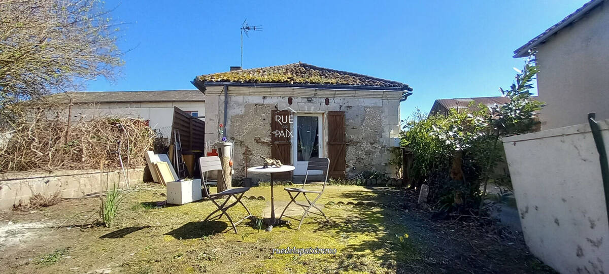 Maison à LENCLOITRE