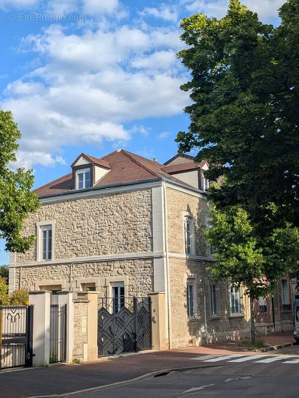 Photo 1 - Maison à SAINT-MAUR-DES-FOSSES