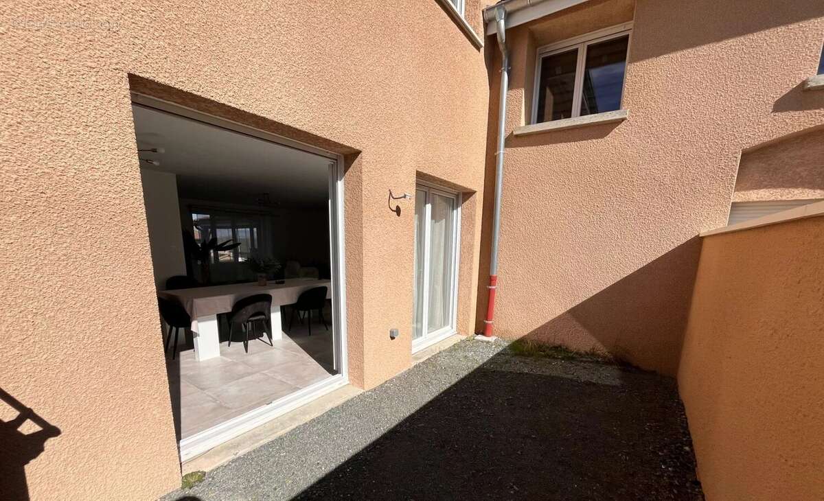 Maison à MONTMERLE-SUR-SAONE