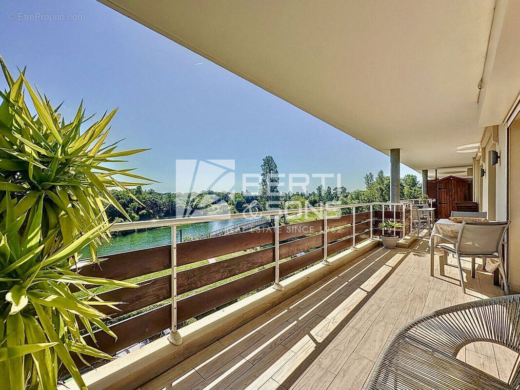 Appartement à MANDELIEU-LA-NAPOULE