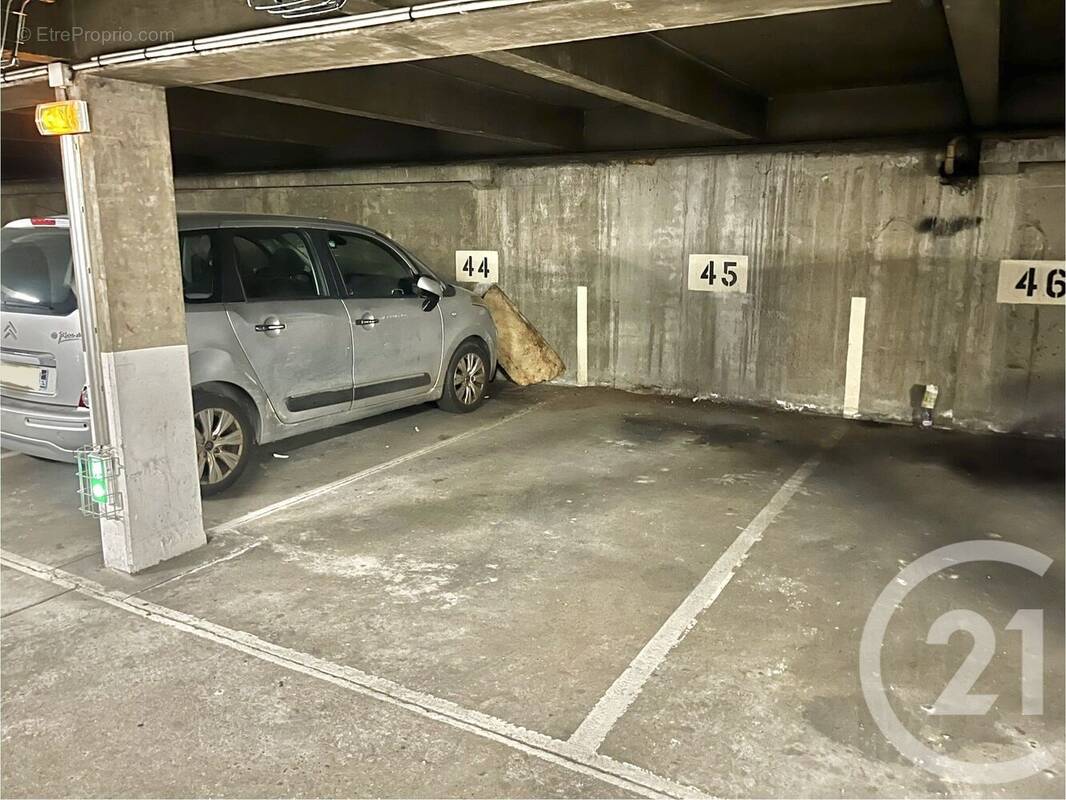 Parking à LYON-8E