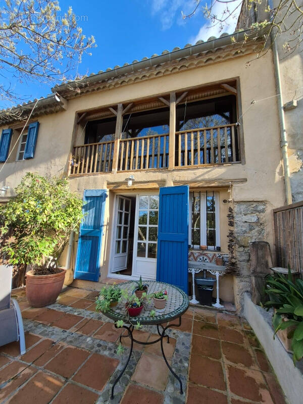 Maison à LAGRASSE