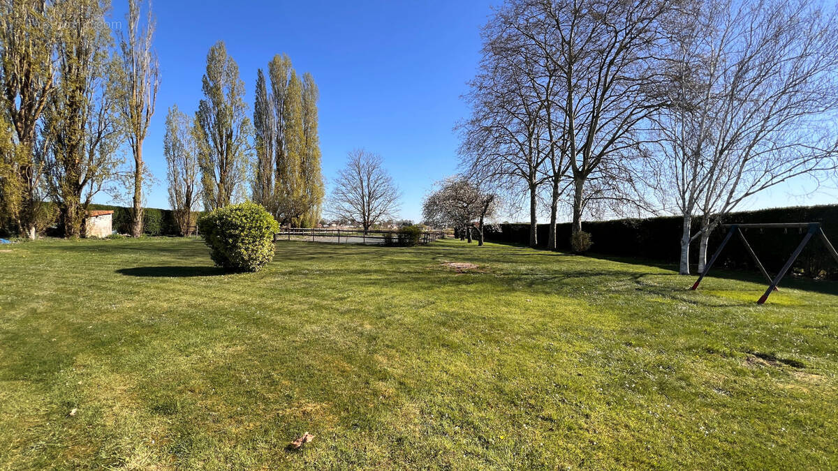 Terrain à NEAUPHLE-LE-CHATEAU