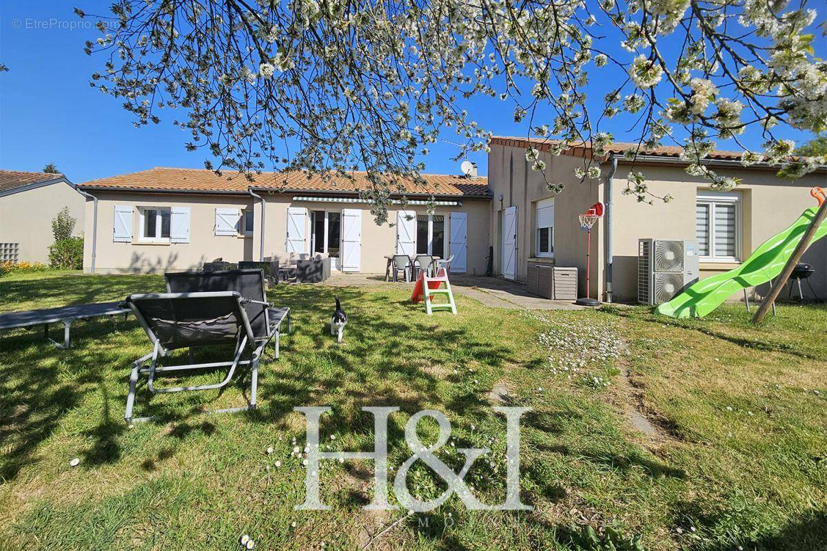 Maison à NIEUIL-L&#039;ESPOIR