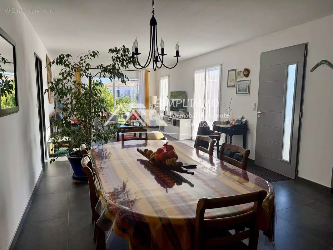Maison à ECHILLAIS