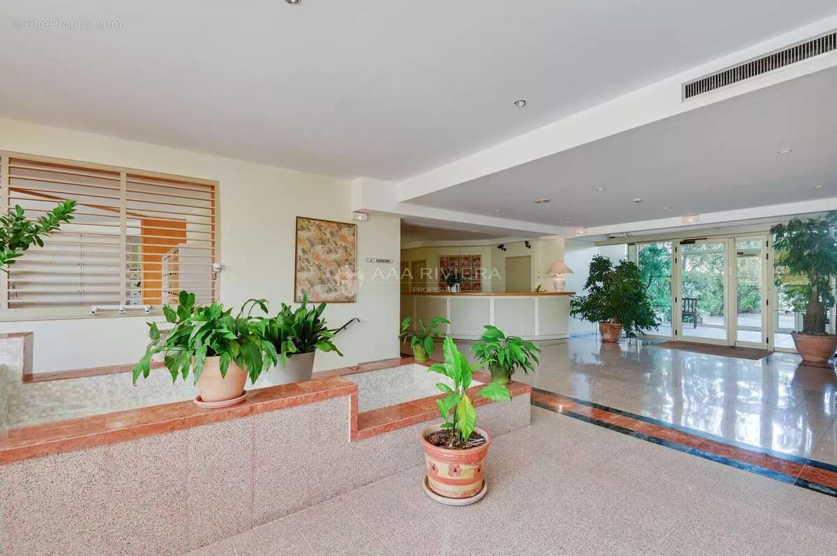 Appartement à MANDELIEU-LA-NAPOULE