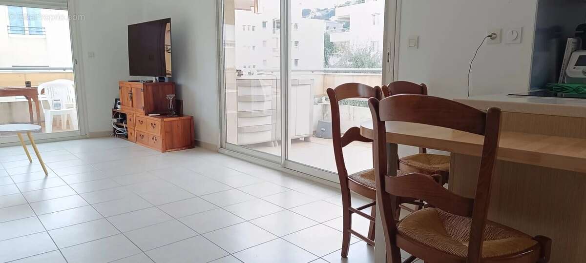 Appartement à SAINT-LAURENT-DU-VAR
