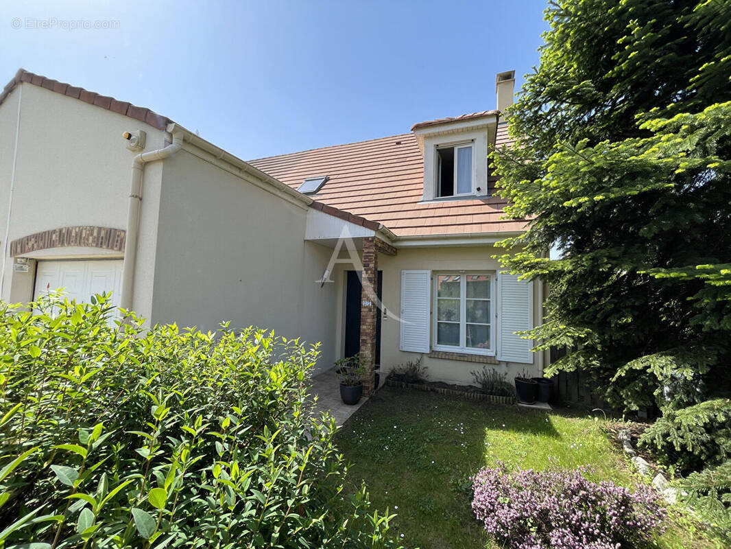 Maison à CHEVRY-COSSIGNY