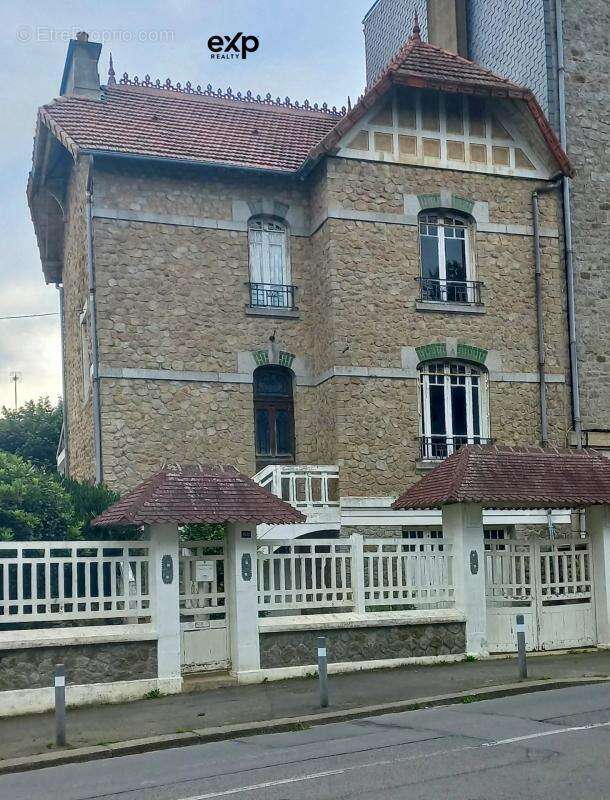 Maison à FOUGERES