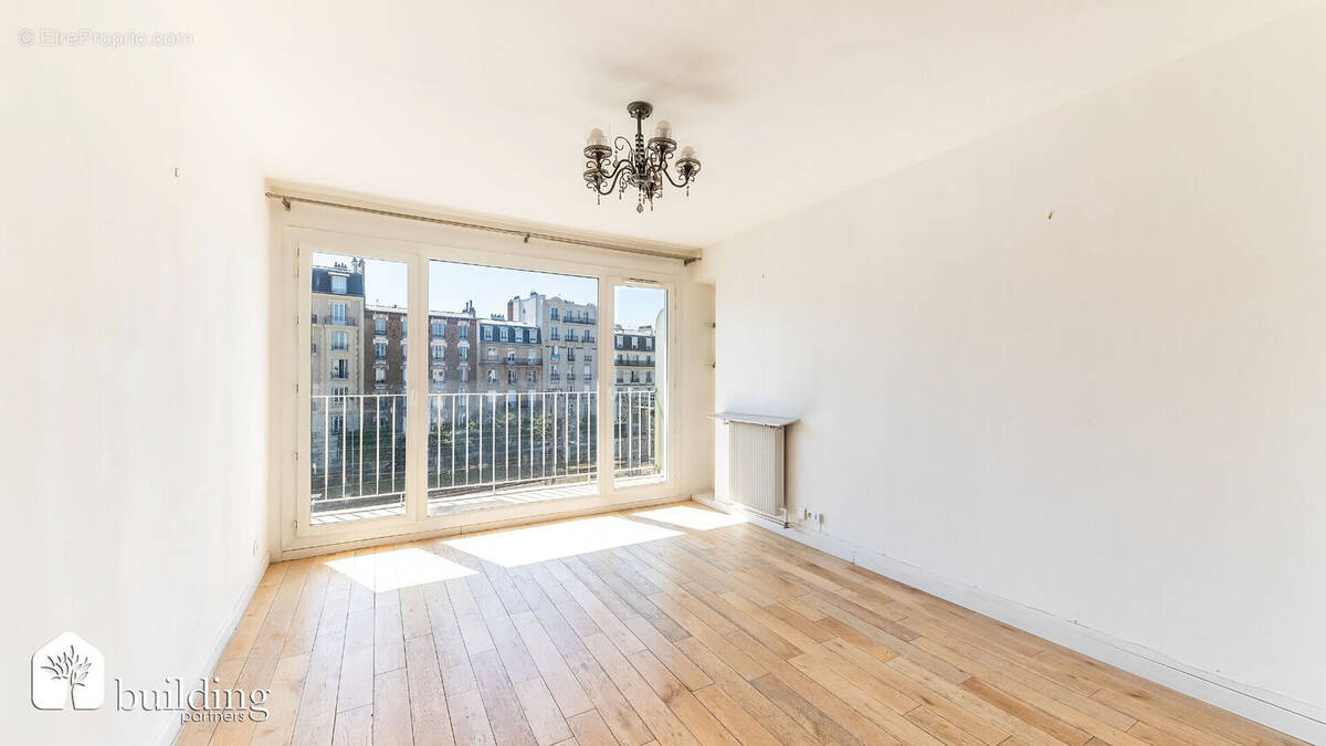 Appartement à COURBEVOIE