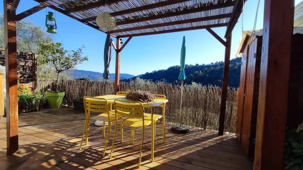 Appartement à CONTES