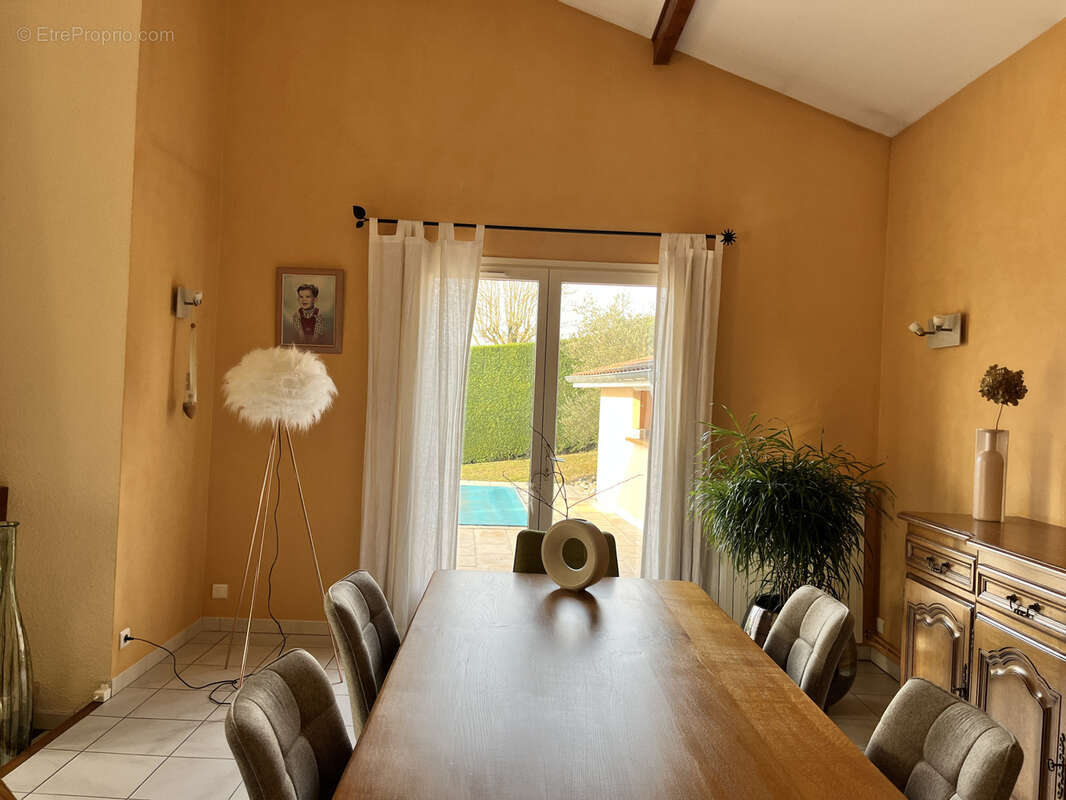 Maison à JASSANS-RIOTTIER