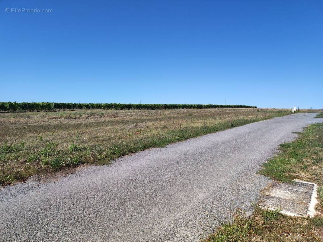 Terrain à DOMPIERRE-SUR-CHARENTE