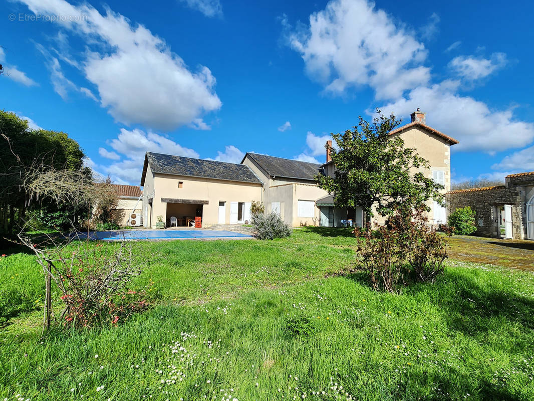 Maison à FLEURE