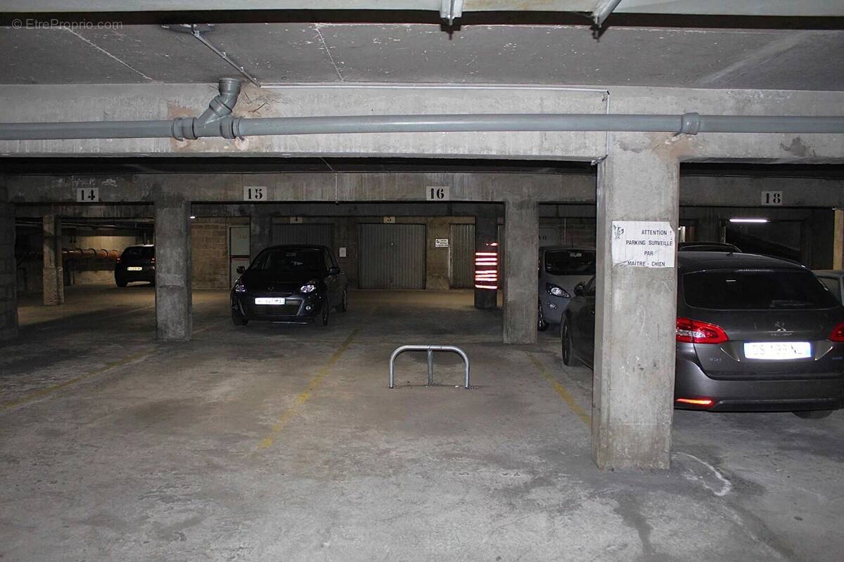 Parking à PARIS-15E