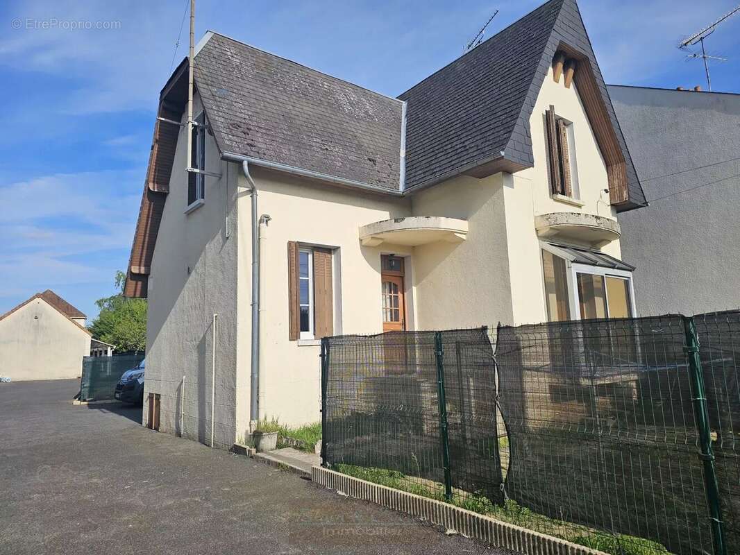 Maison à AMILLY