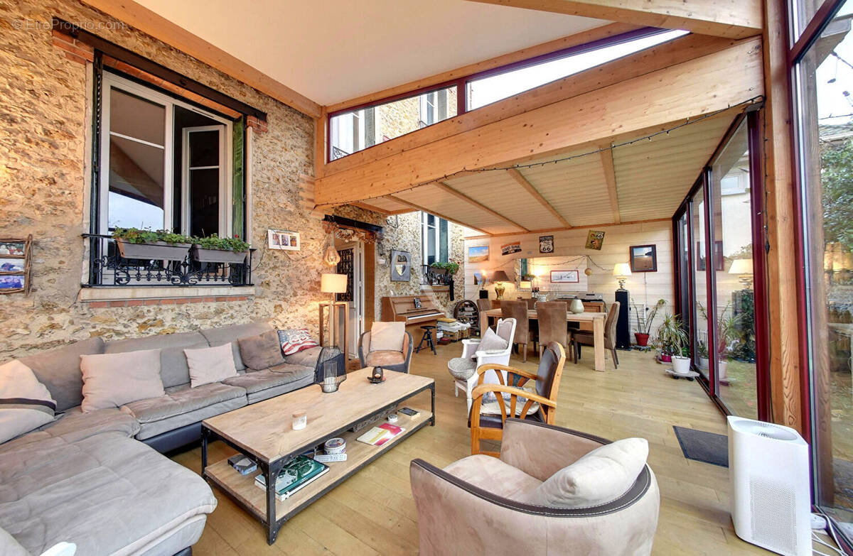 Maison à CHEVRY-COSSIGNY
