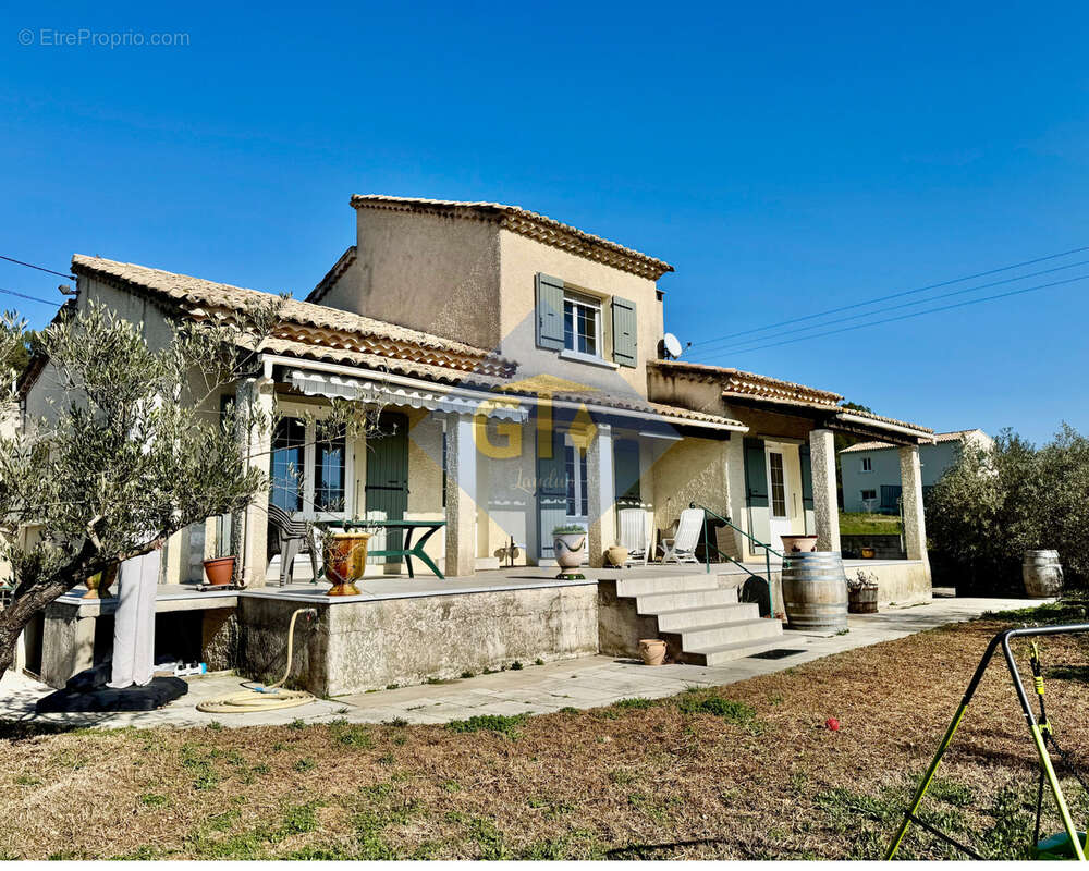 Maison à LAUDUN-L&#039;ARDOISE